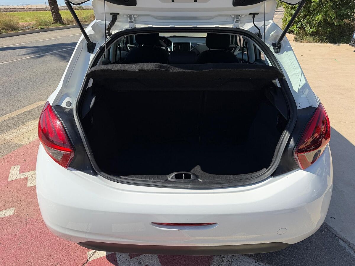 PEUGEOT 208 ACTIVE 1.2 VTI SPANISH LHD IN SPAIN 84000 MILES SUPERB 2018